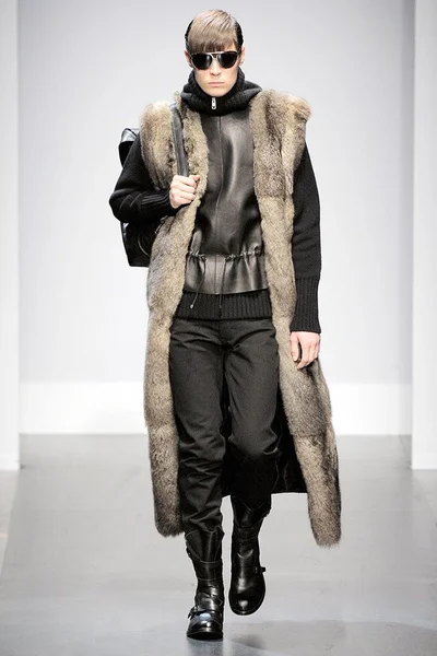 Look 12
